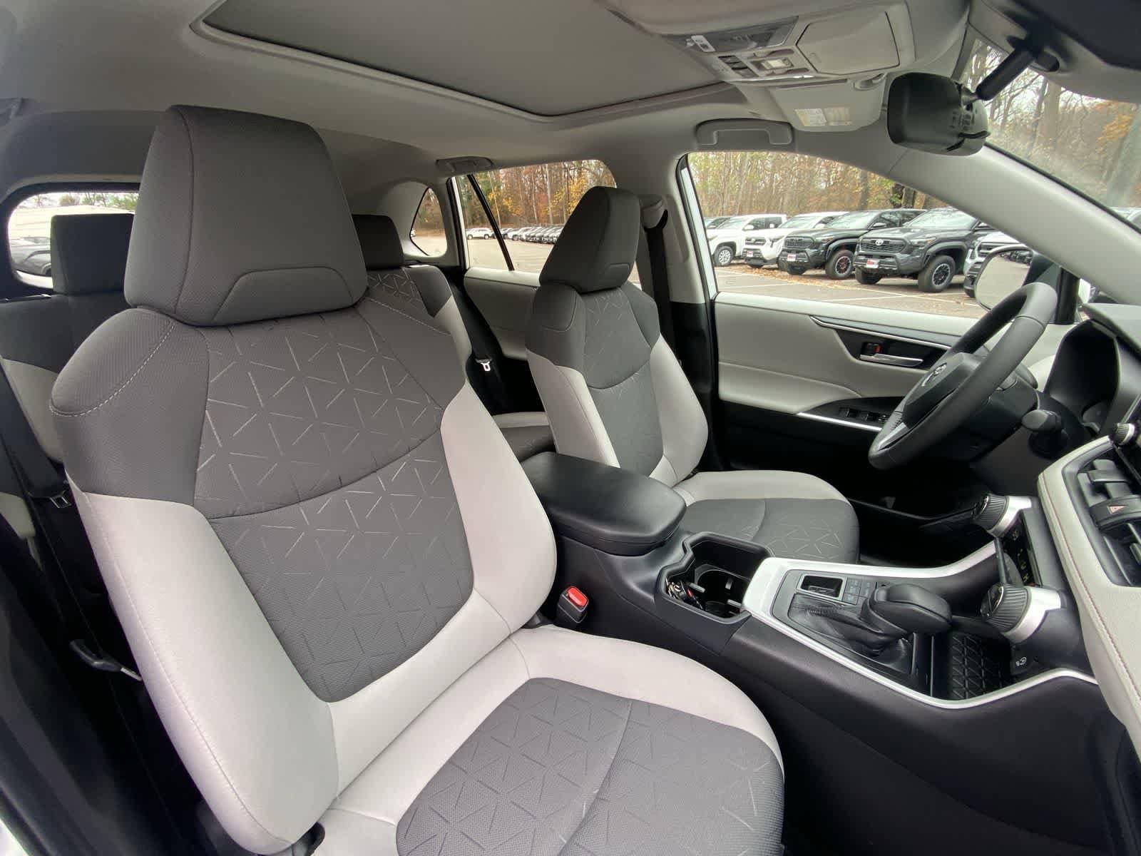 Thumbnail: 2025 Toyota RAV4 - 22