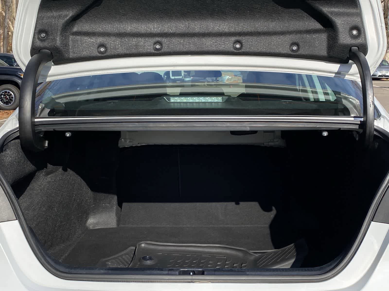 Thumbnail: 2023 Toyota Camry - 17