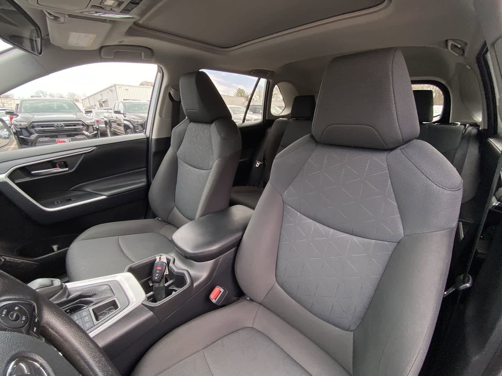 Thumbnail: 2025 Toyota RAV4 - 21