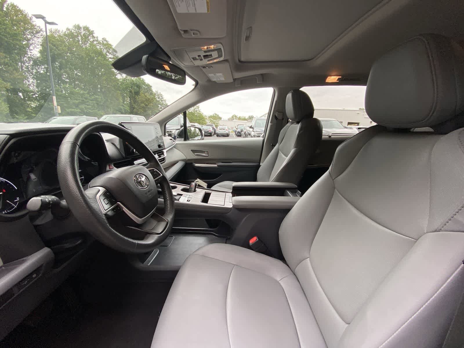 Thumbnail: 2024 Toyota Sienna - 17