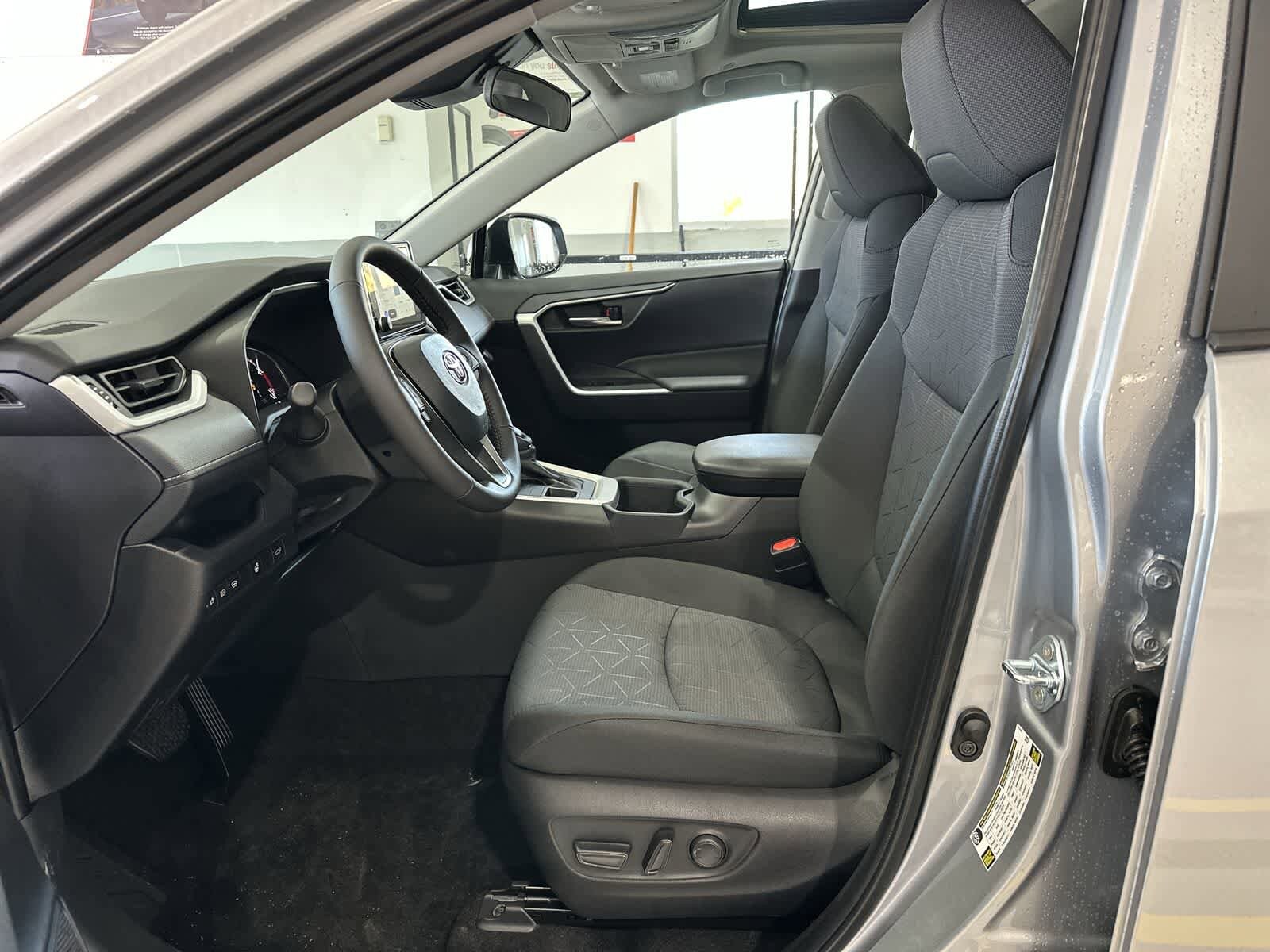 Thumbnail: 2025 Toyota RAV4 - 21