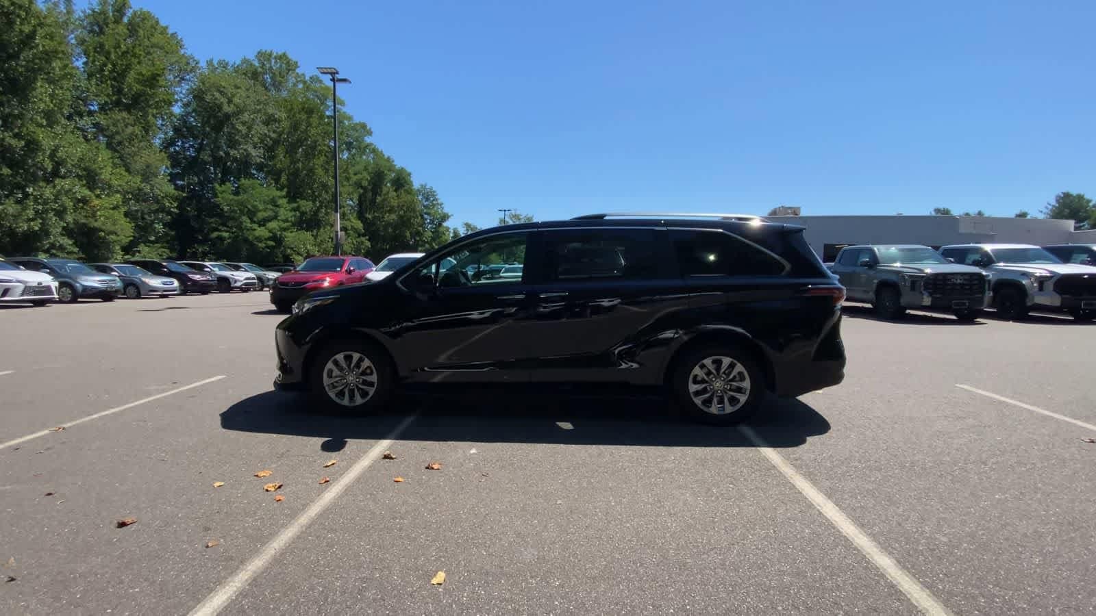 Thumbnail: 2024 Toyota Sienna - 5