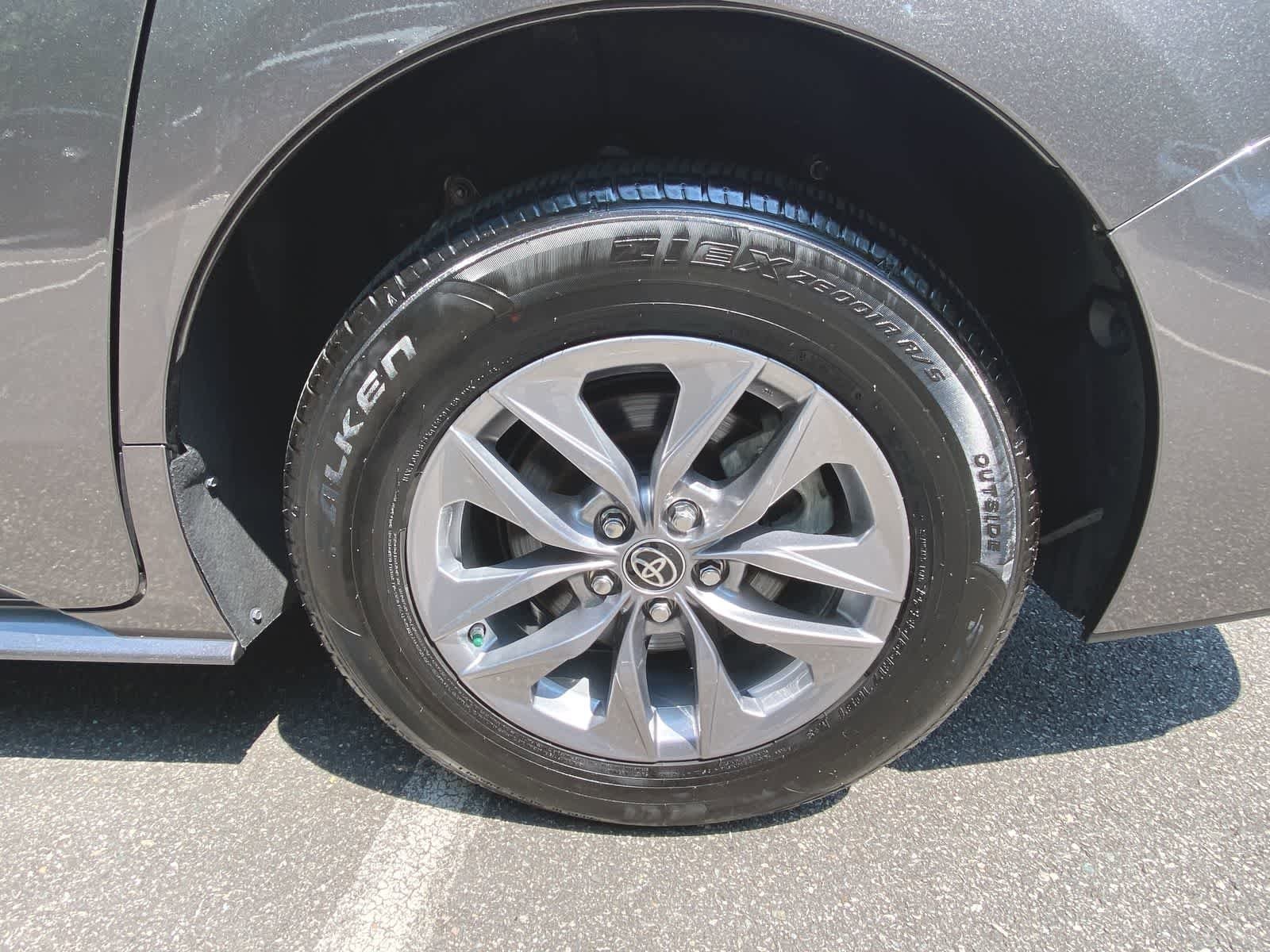 2023 Toyota Sienna LE 12