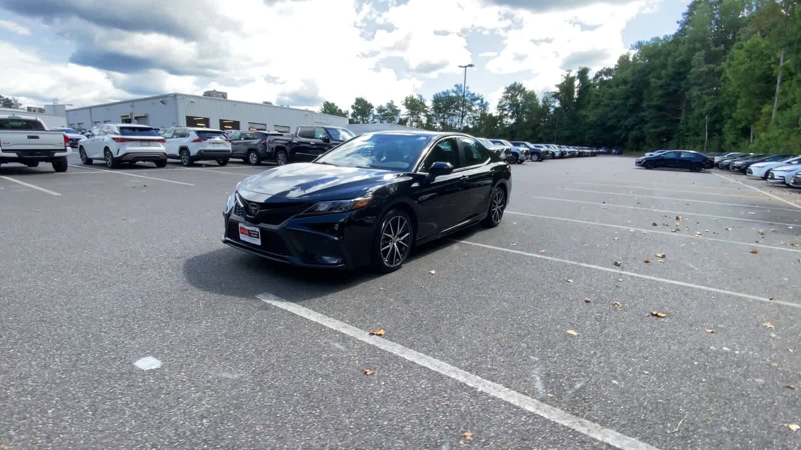 2023 Toyota Camry SE photo 4