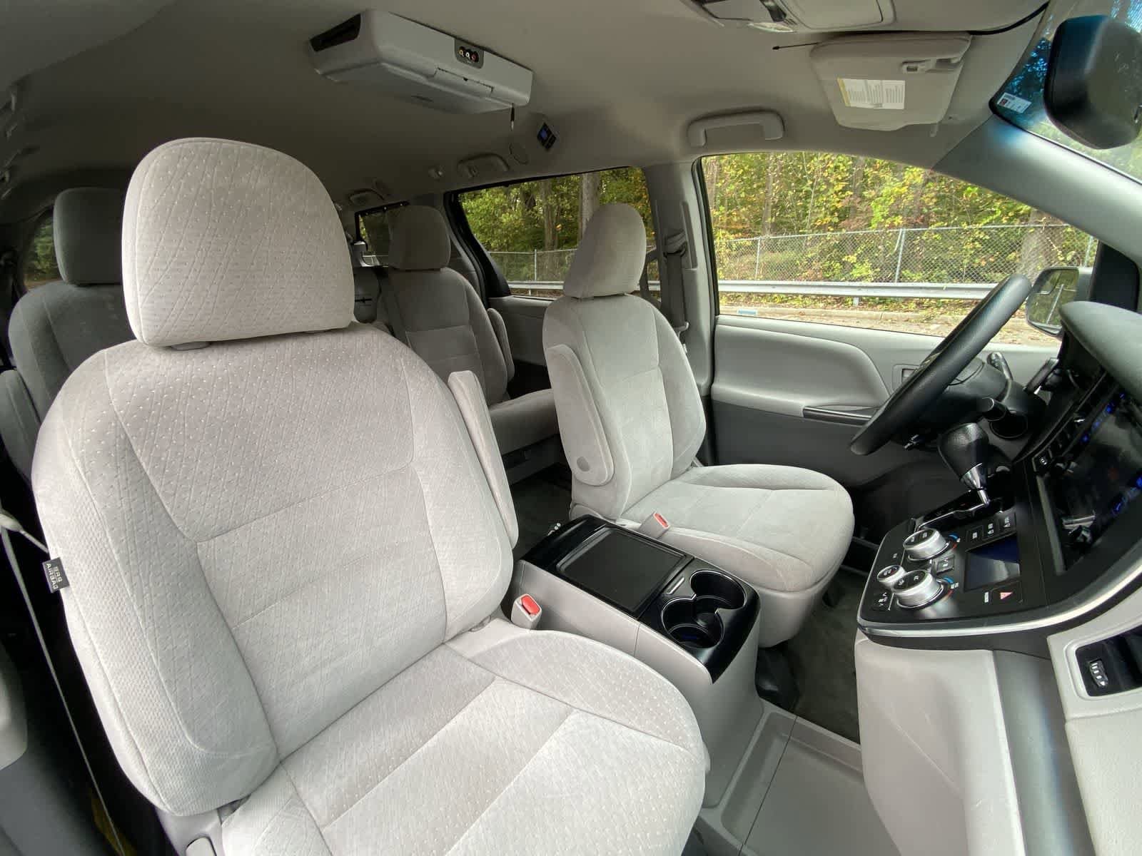 Thumbnail: 2015 Toyota Sienna - 22