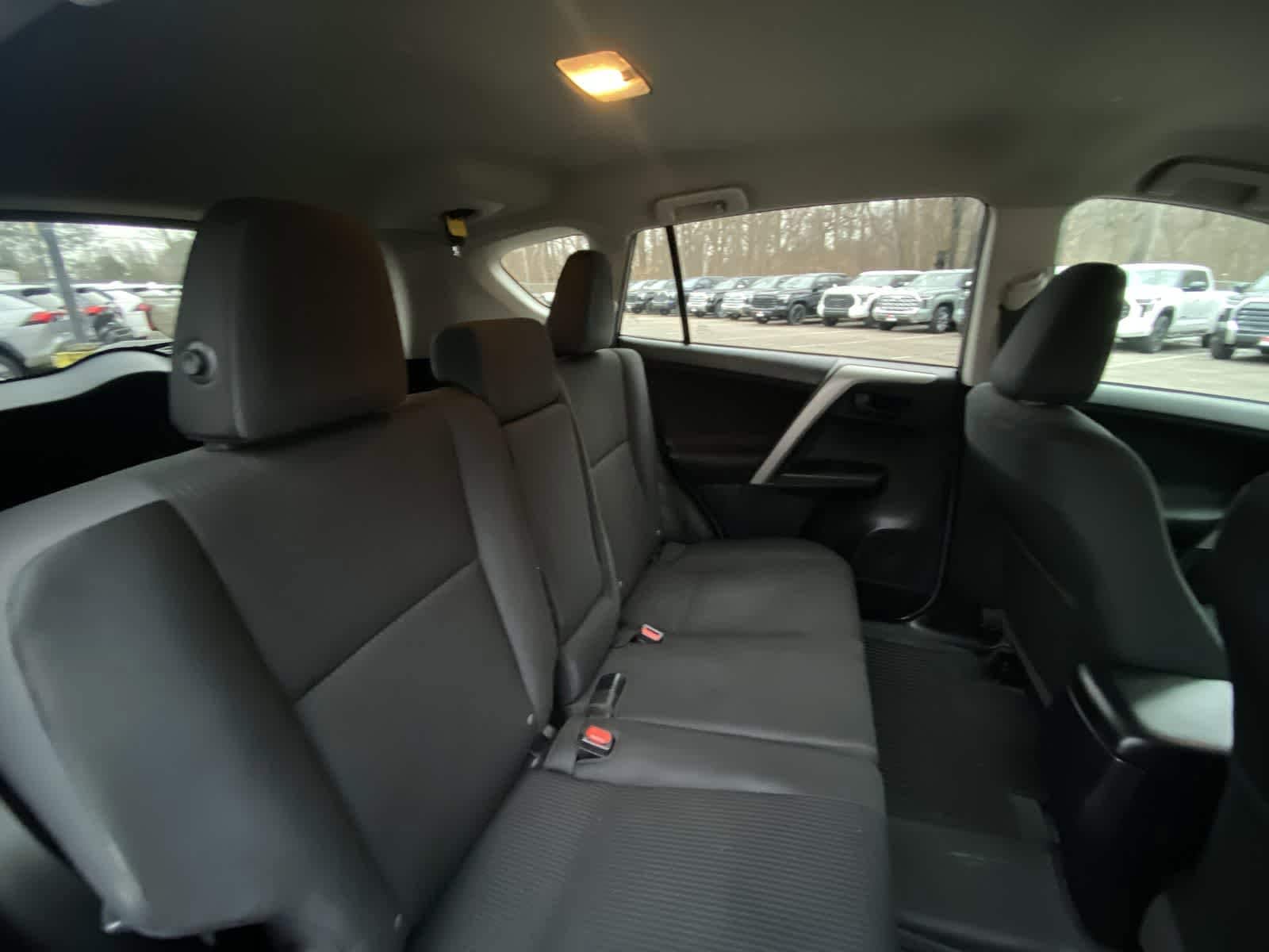 Thumbnail: 2018 Toyota RAV4 - 29