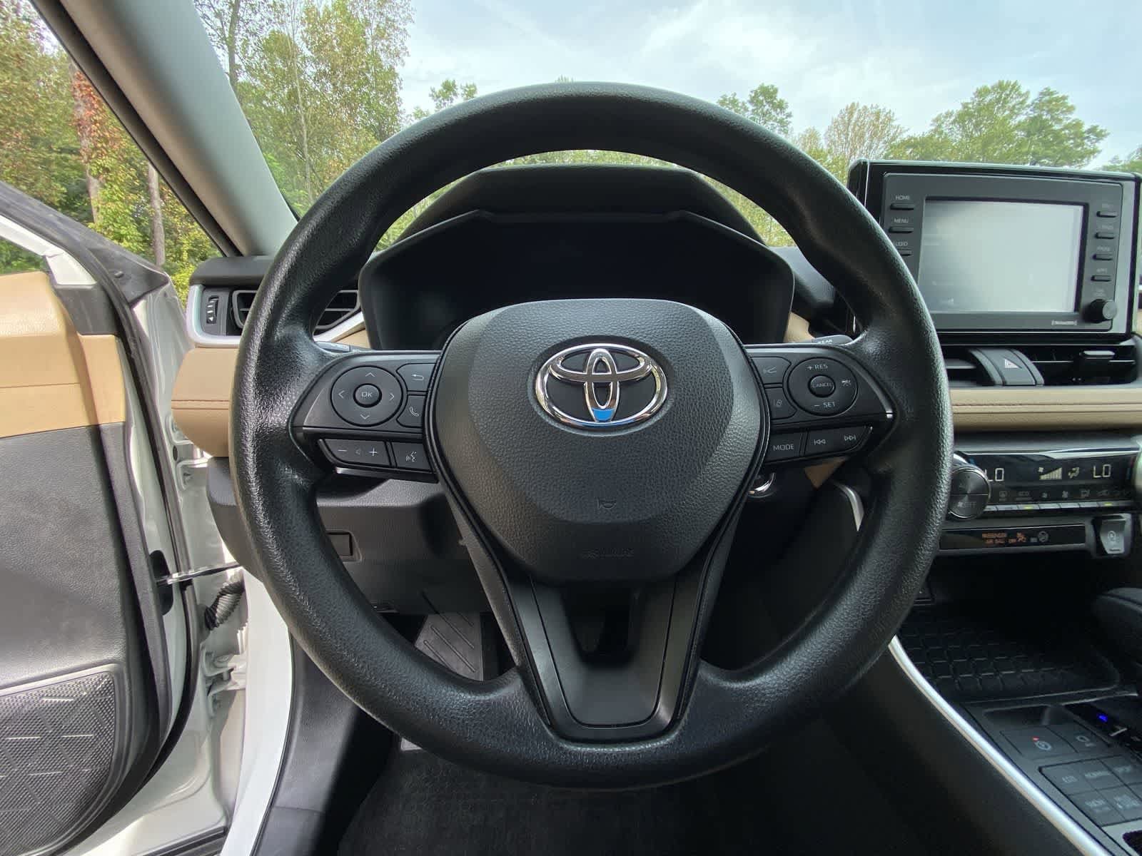 Thumbnail: 2022 Toyota RAV4 - 25