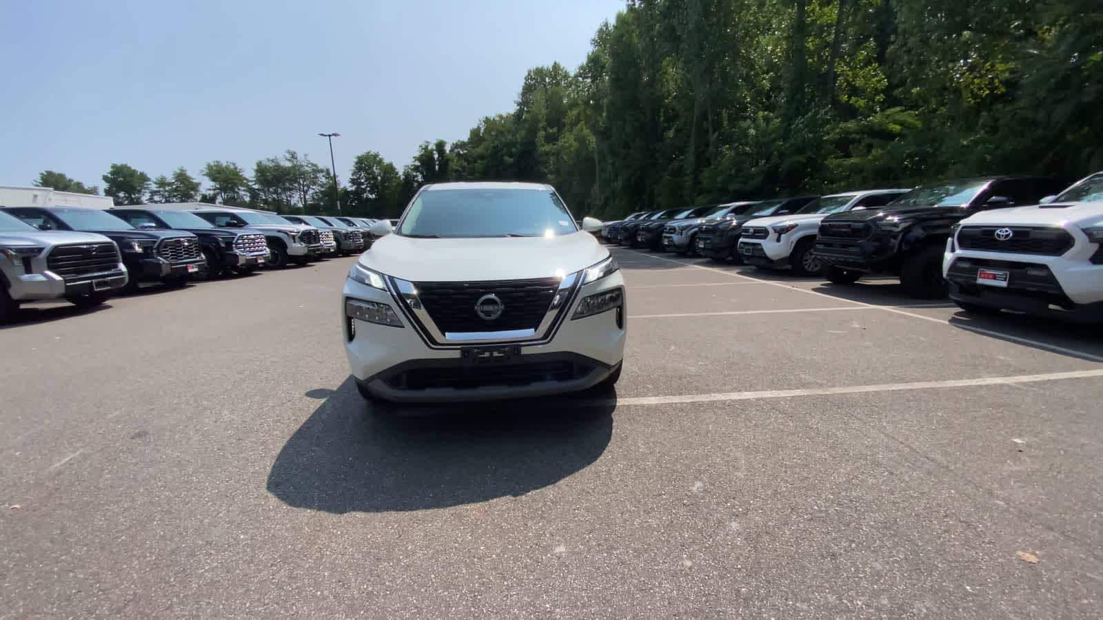 Thumbnail: 2022 Nissan Rogue - 3
