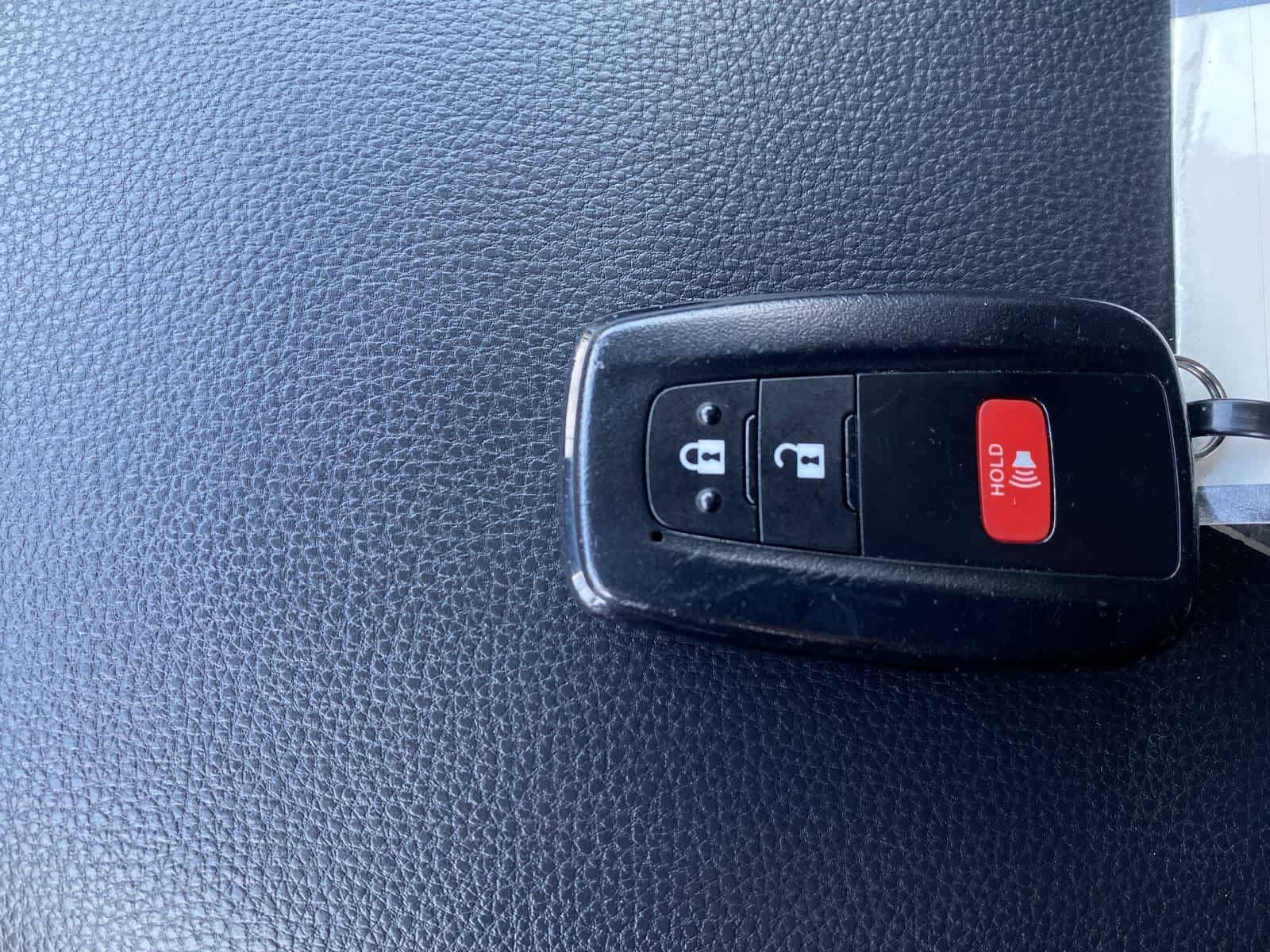 Thumbnail: 2021 Toyota RAV4 - 32