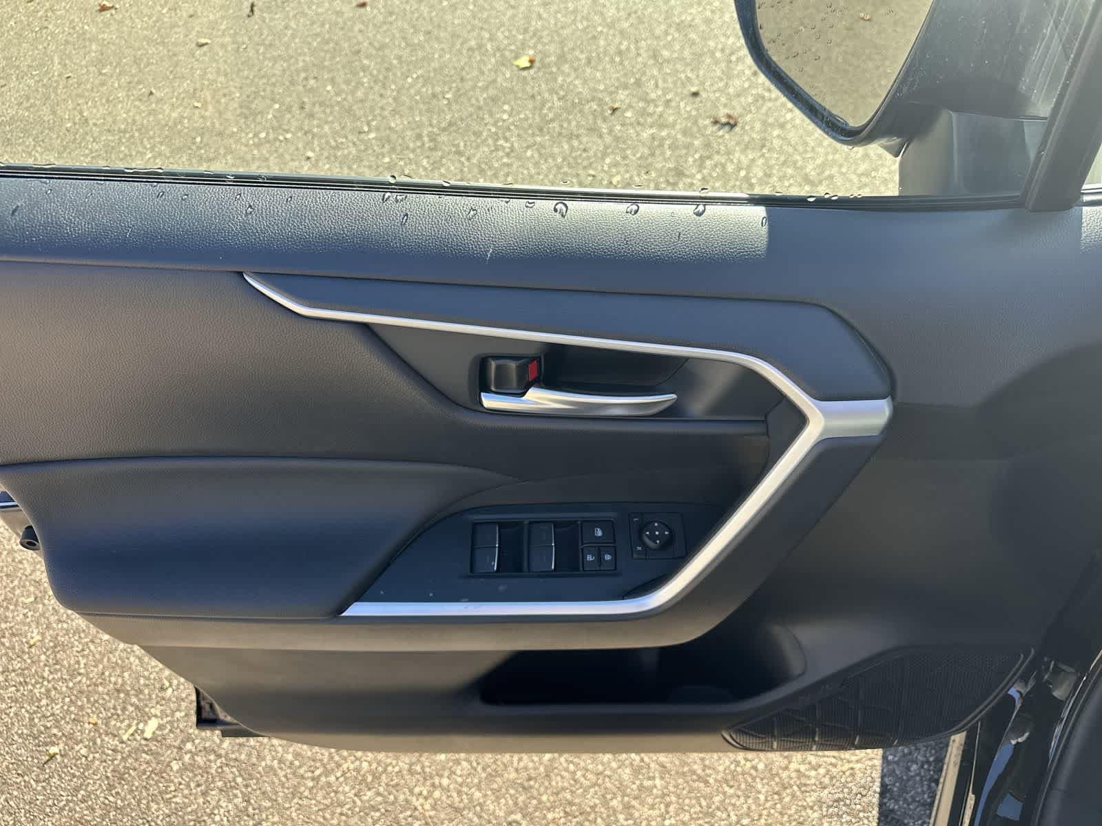 Thumbnail: 2025 Toyota RAV4 - 17