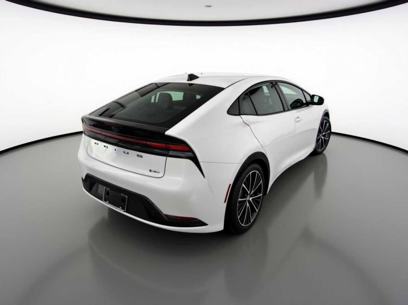 2026 Toyota Prius XLE photo 3