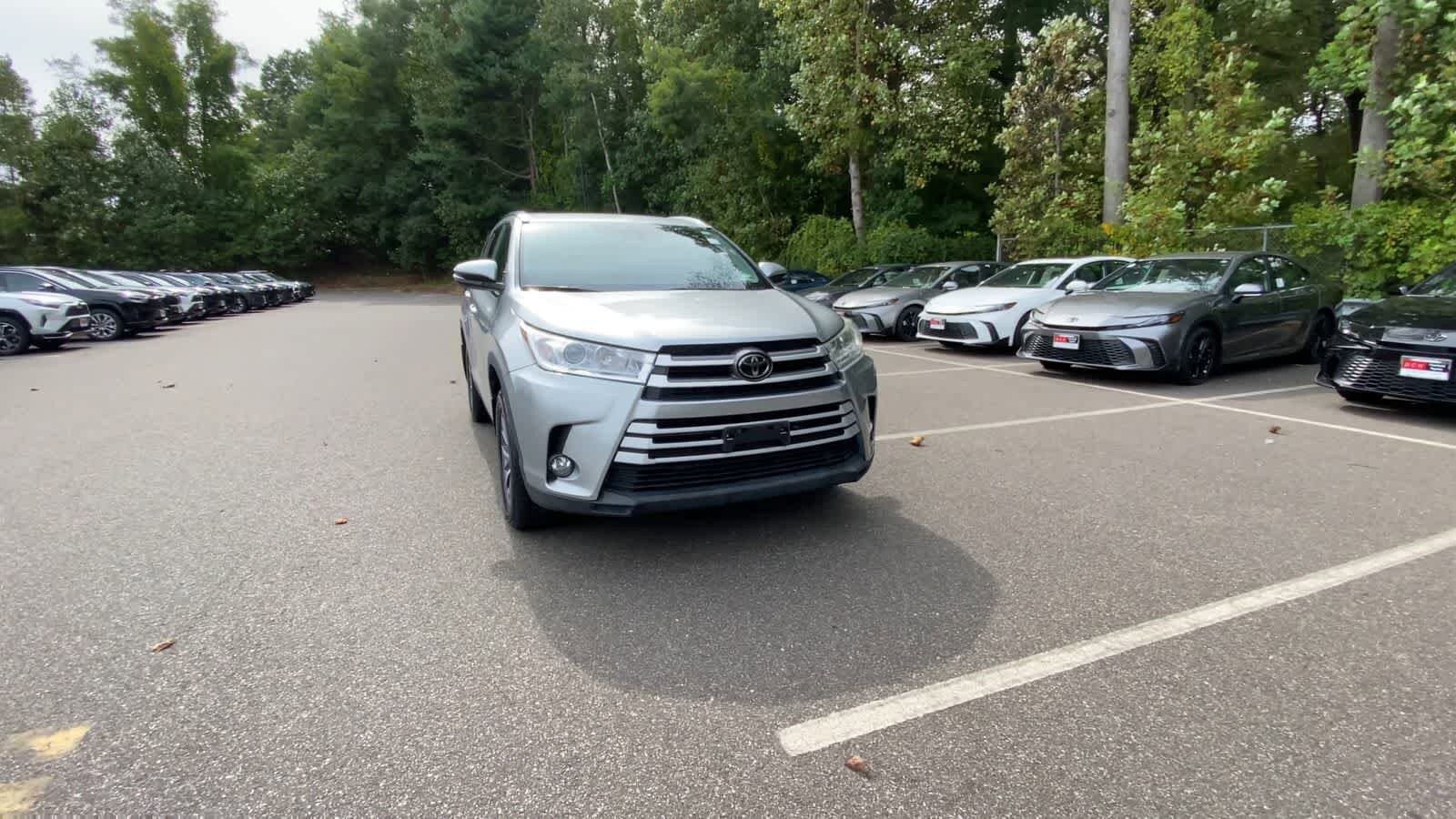 2019 Toyota Highlander SE XLE photo 3