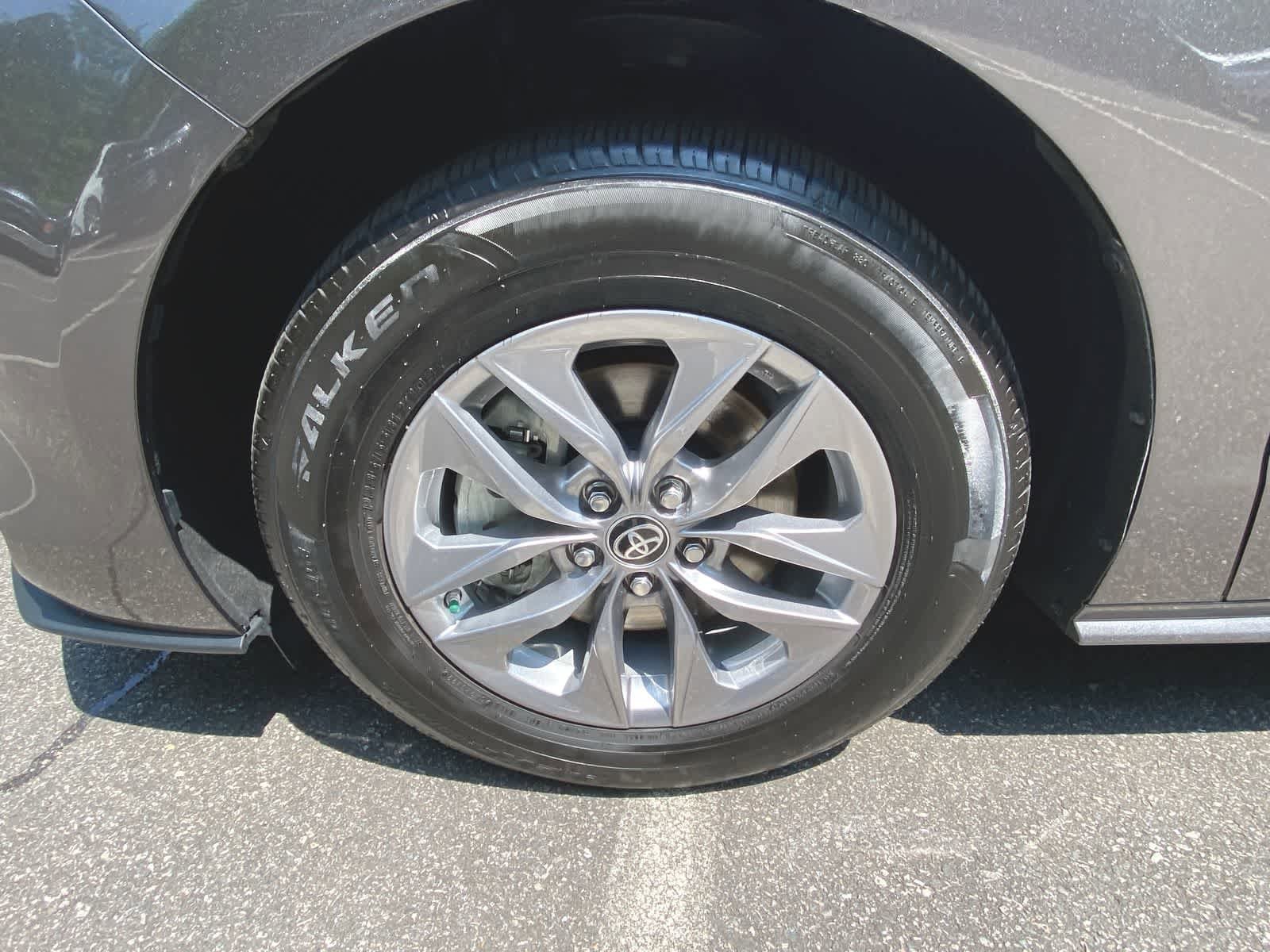 2023 Toyota Sienna LE 11
