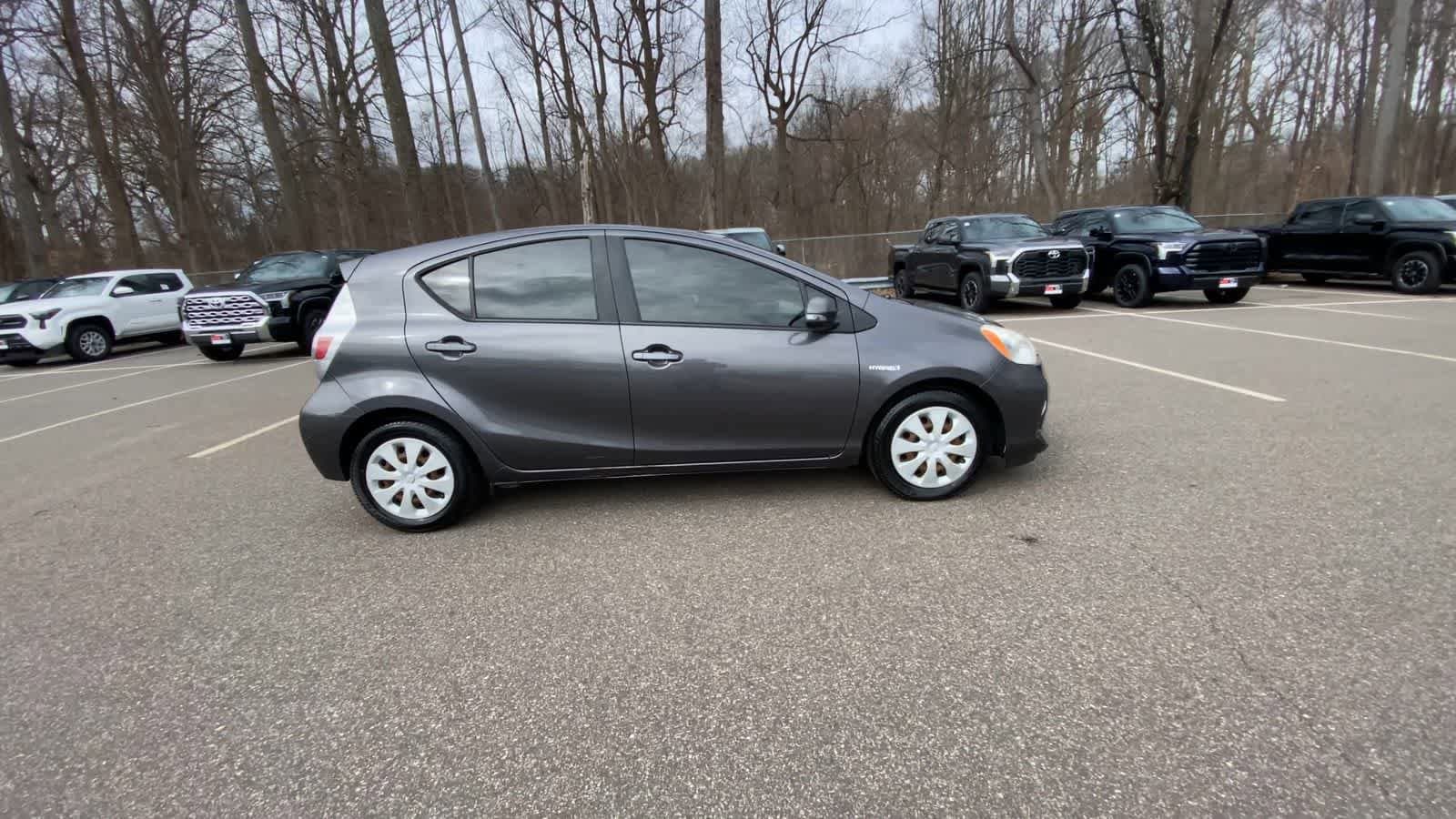 Thumbnail: 2012 Toyota Prius c - 6