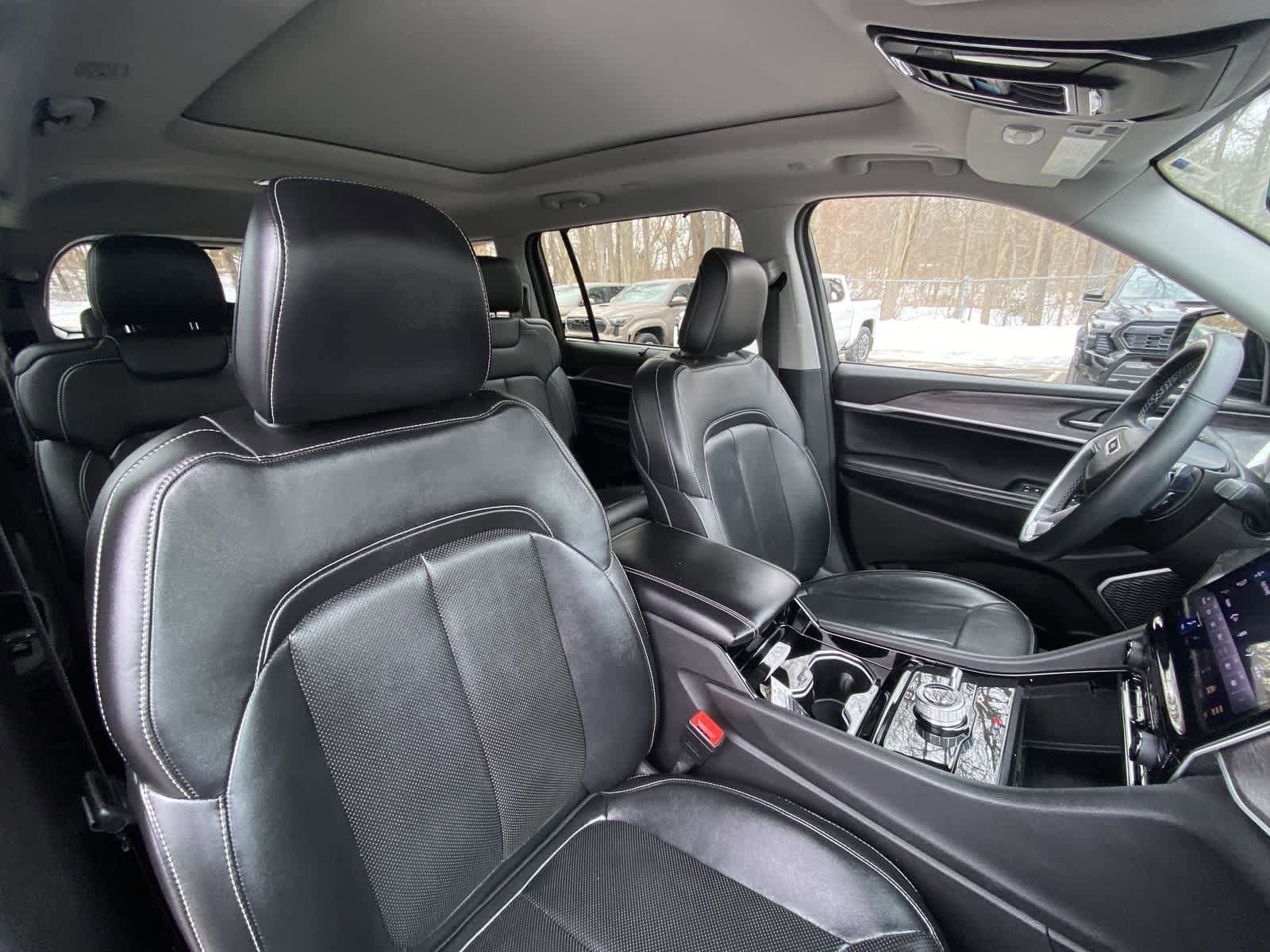 Thumbnail: 2022 Jeep Grand Cherokee - 25