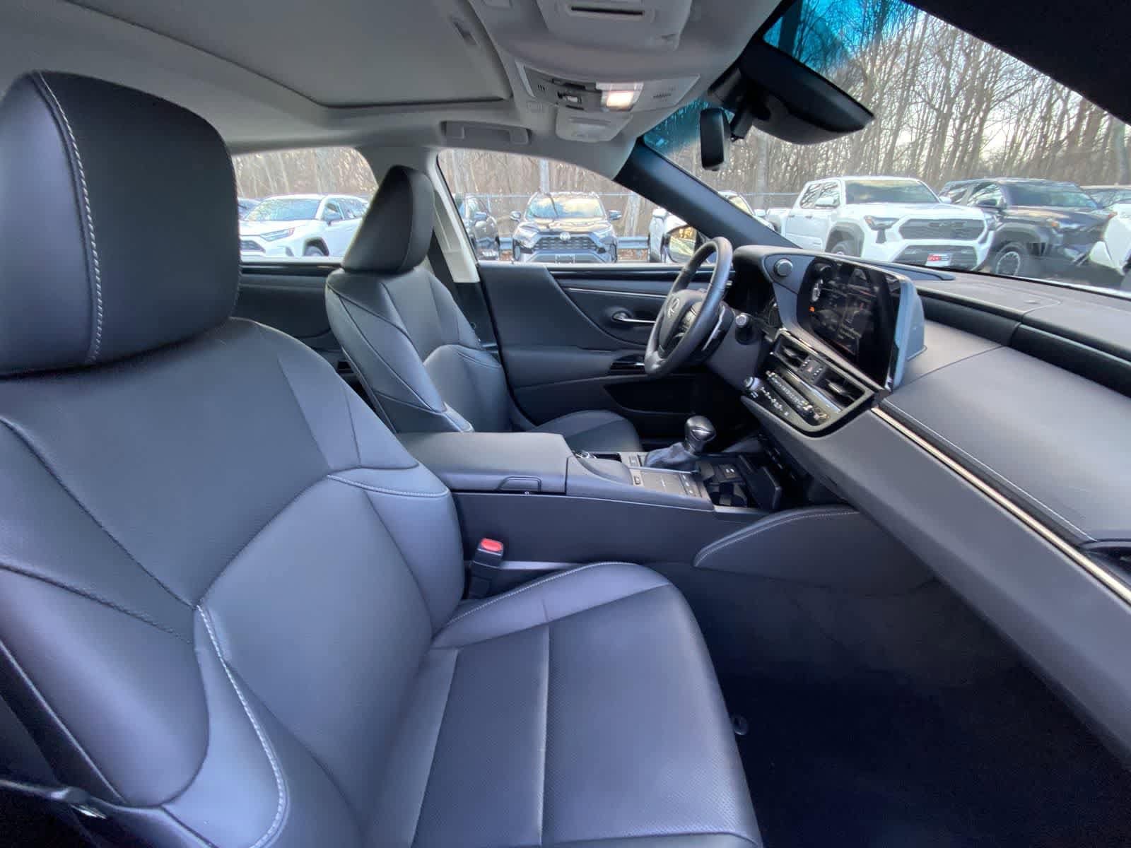 Thumbnail: 2022 Lexus ES - 27