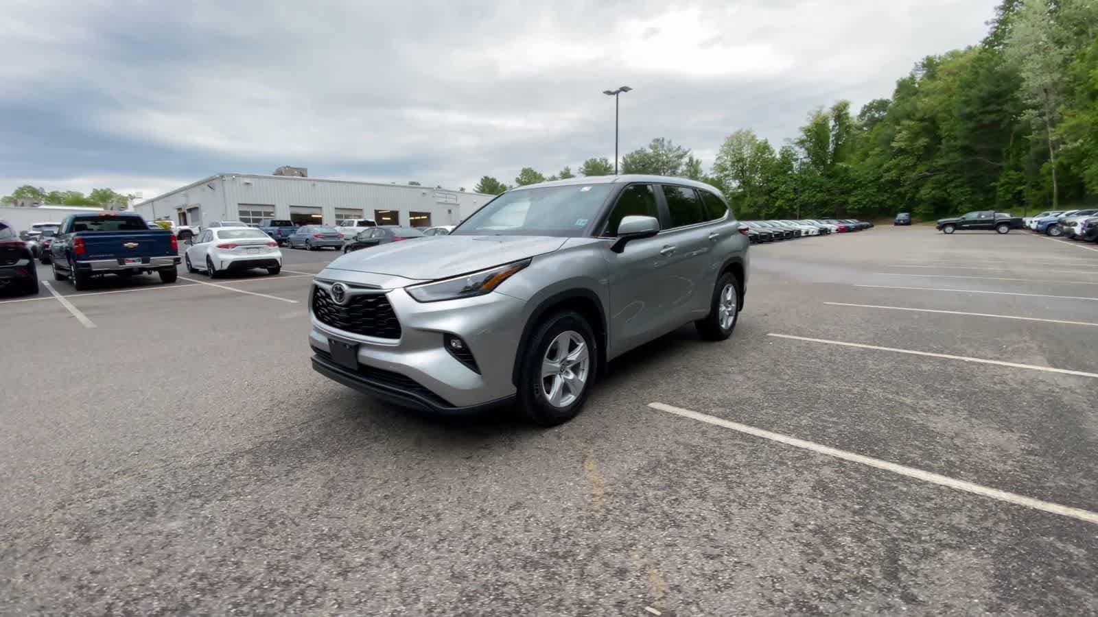 Thumbnail: 2023 Toyota Highlander - 3