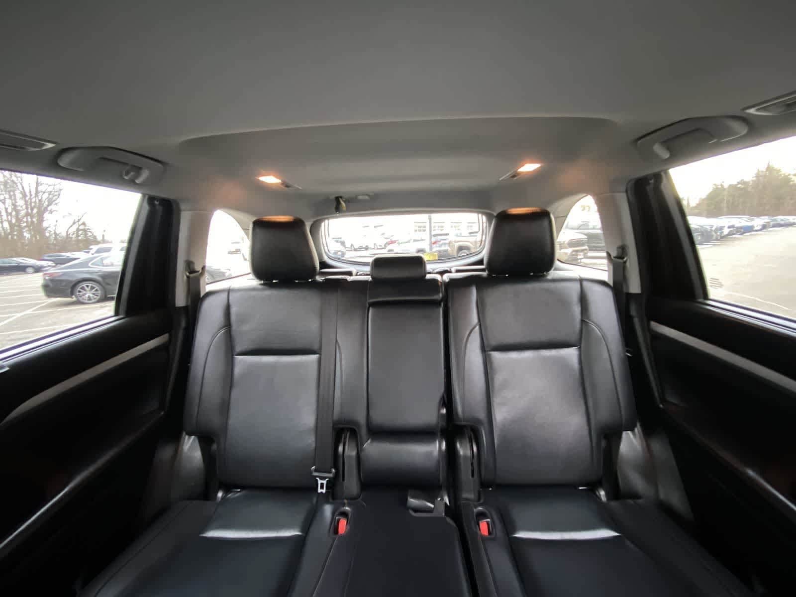 Thumbnail: 2019 Toyota Highlander - 32