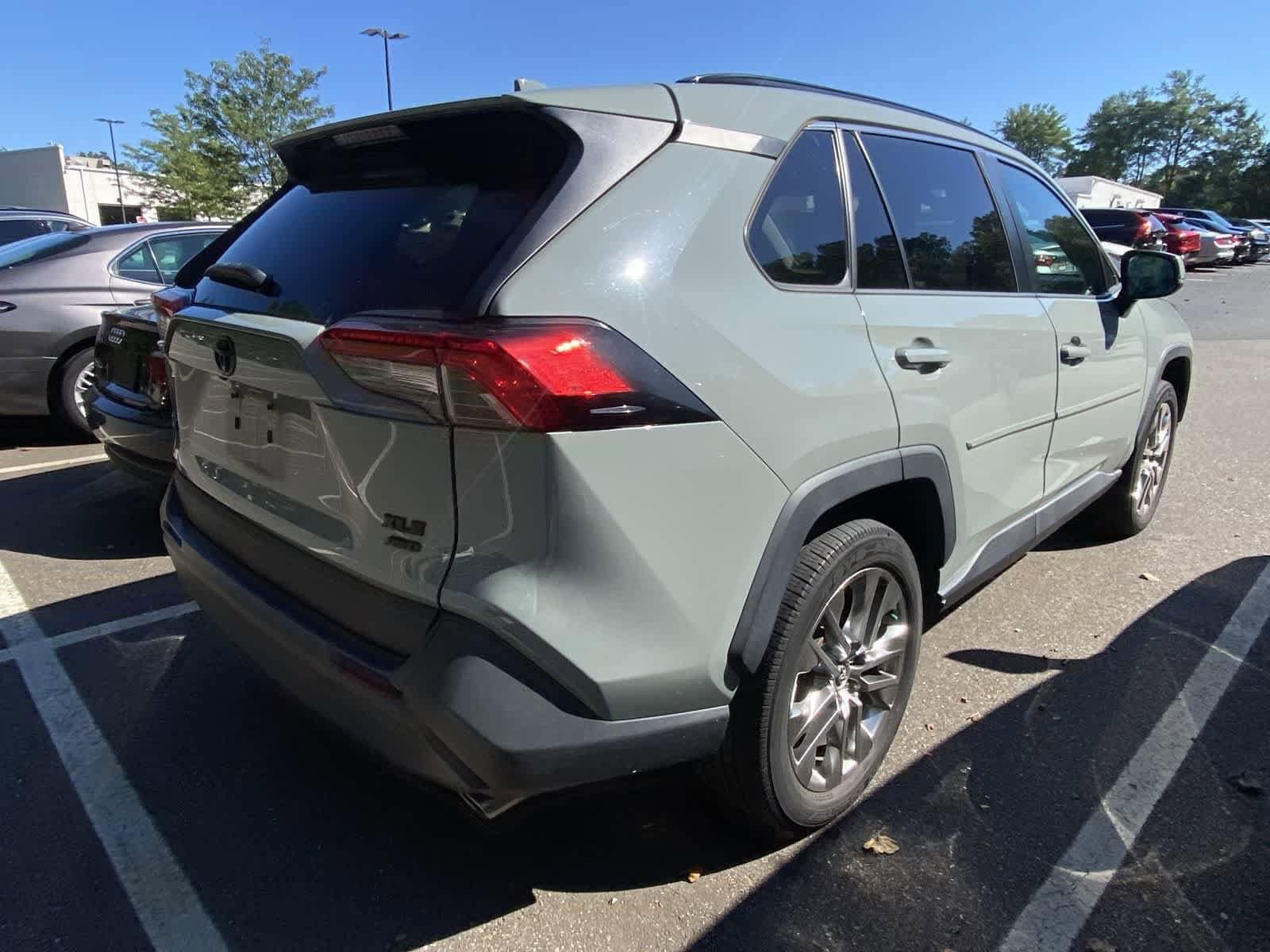 Thumbnail: 2021 Toyota RAV4 - 7