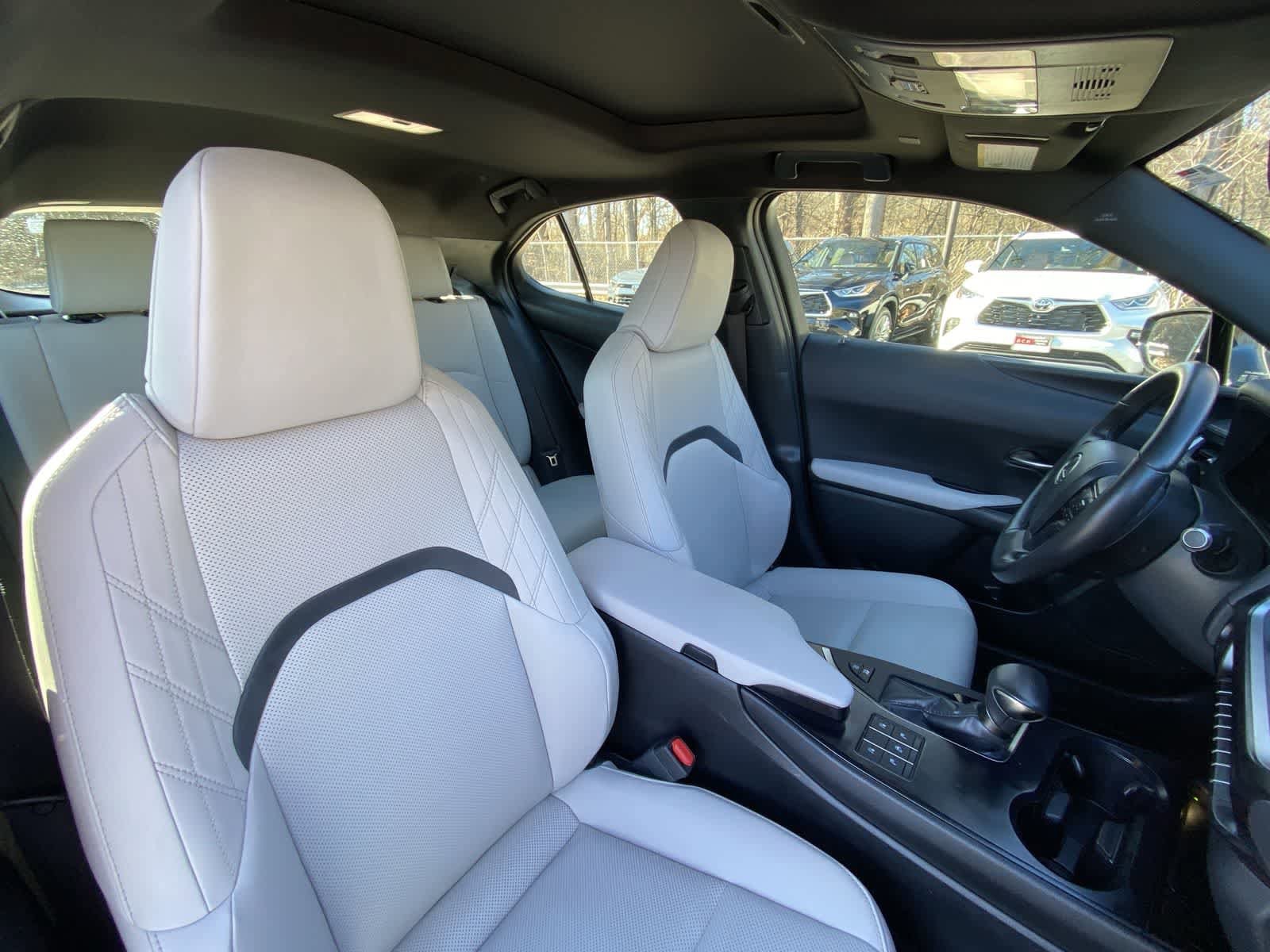 Thumbnail: 2023 Lexus UX - 28