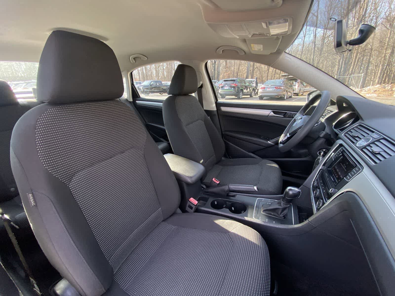 Thumbnail: 2016 Volkswagen Passat - 28