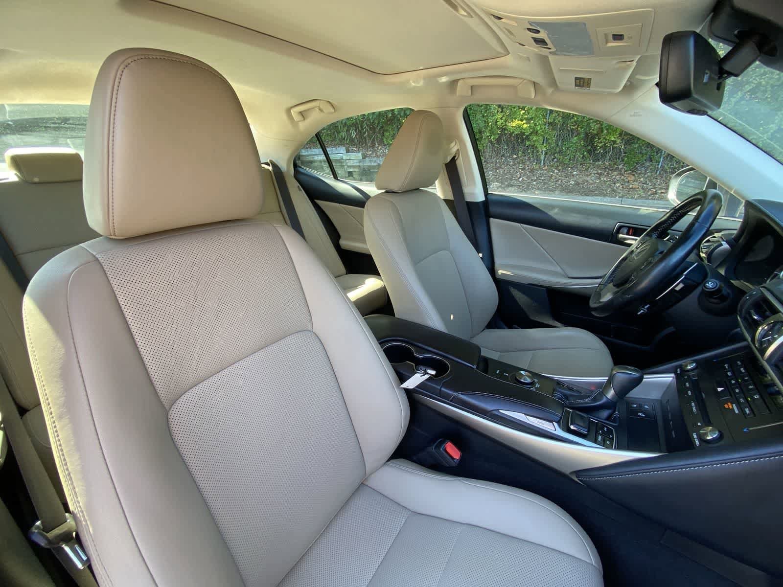 Thumbnail: 2020 Lexus IS - 22