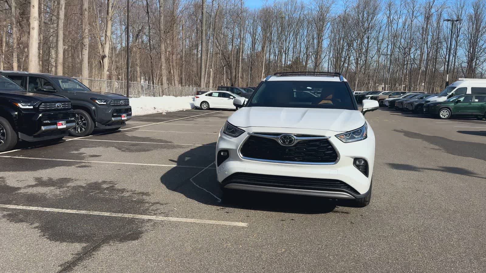 Thumbnail: 2025 Toyota Highlander - 3