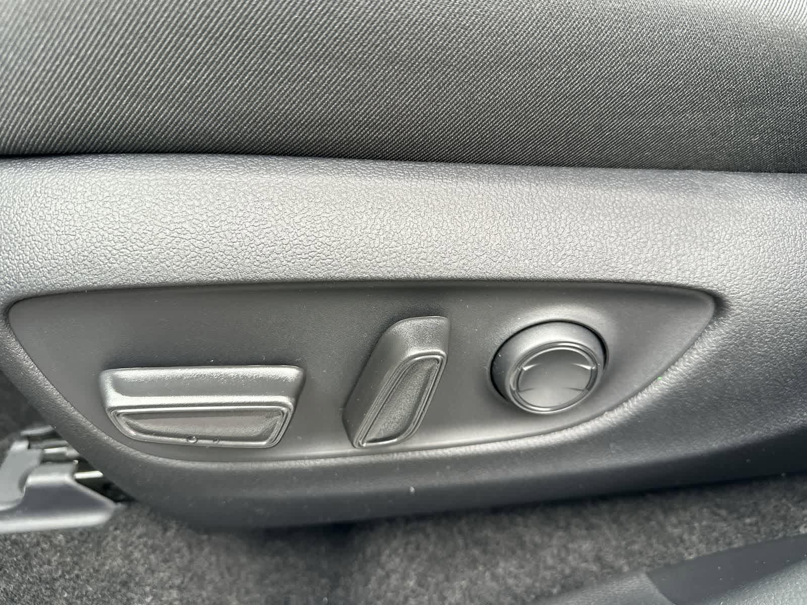 Thumbnail: 2025 Toyota RAV4 - 31