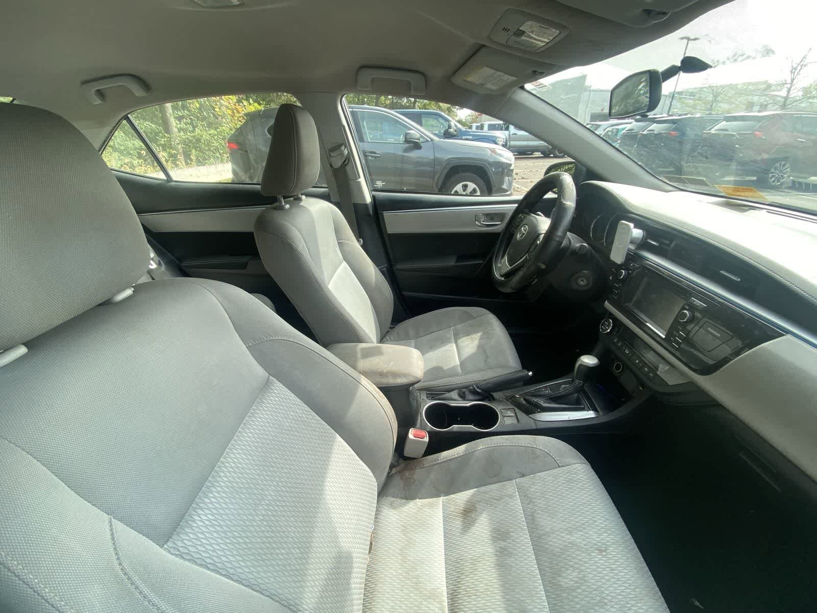 2016 Toyota Corolla LE photo 4