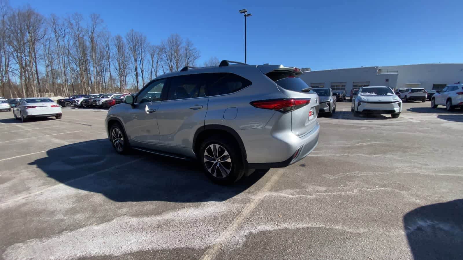 Thumbnail: 2021 Toyota Highlander - 10