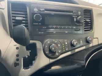 Thumbnail: 2013 Toyota Sienna - 20