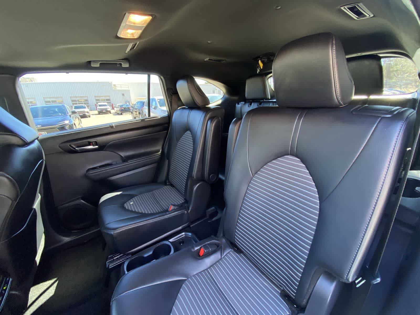 Thumbnail: 2025 Toyota Highlander - 25