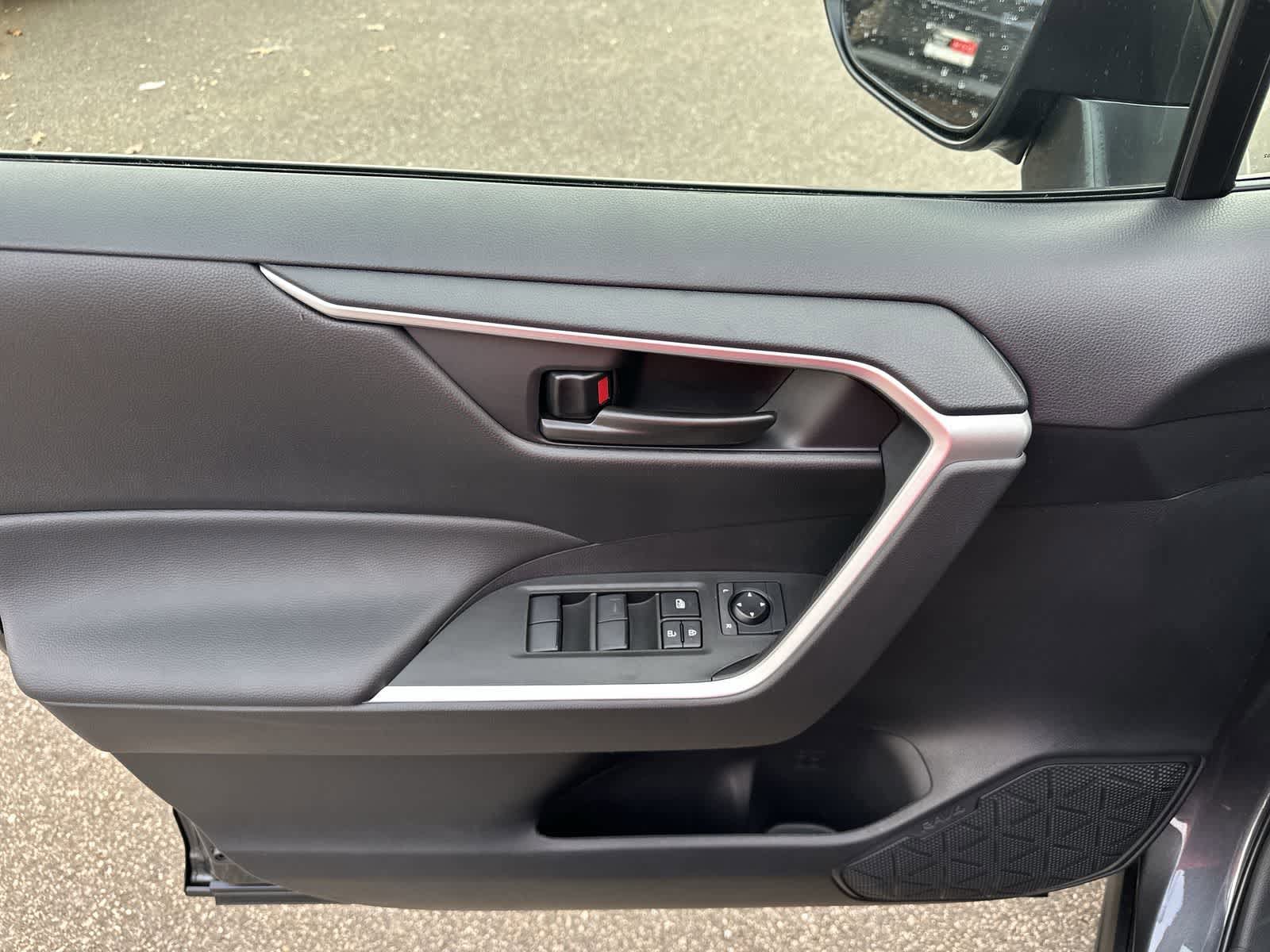 Thumbnail: 2025 Toyota RAV4 - 20