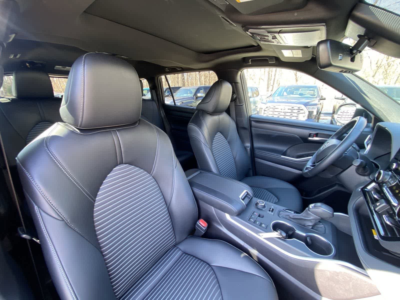 Thumbnail: 2025 Toyota Highlander - 25