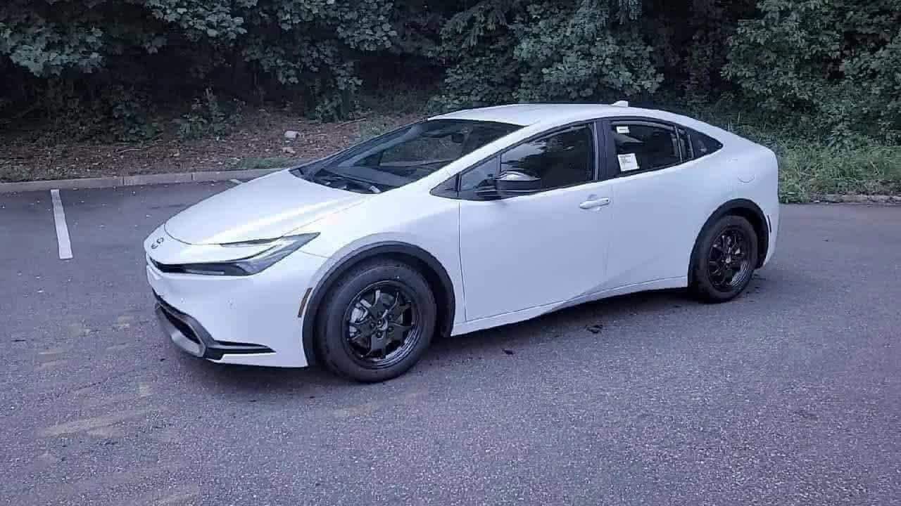 Thumbnail: 2025 Toyota Prius - 4