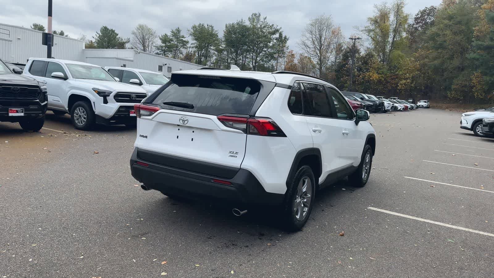 Thumbnail: 2025 Toyota RAV4 - 8