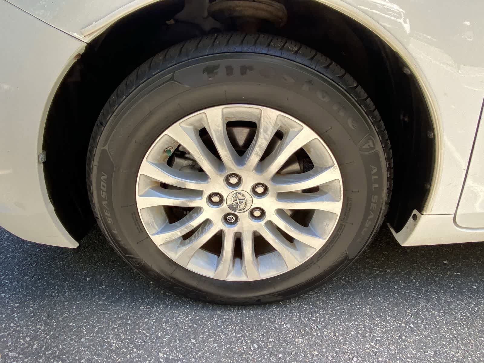 Thumbnail: 2014 Toyota Sienna - 11
