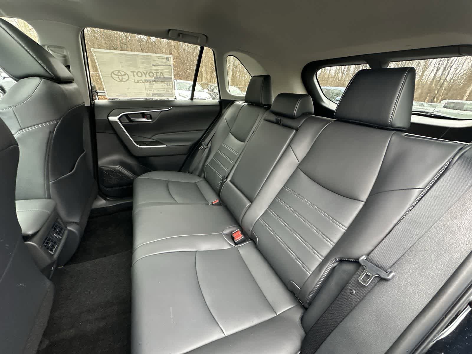 Thumbnail: 2025 Toyota RAV4 - 32