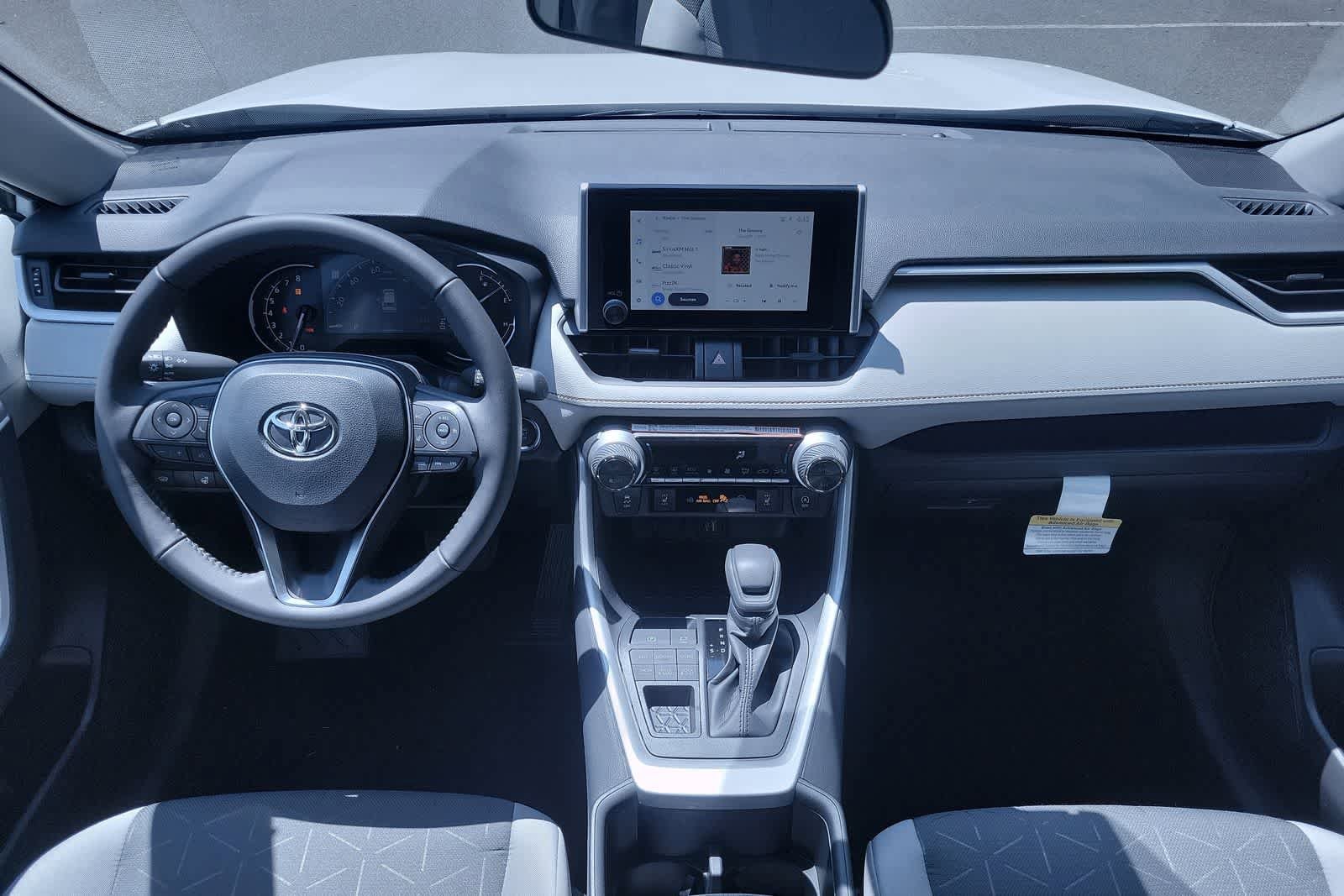 2025 Toyota RAV4 XLE 32