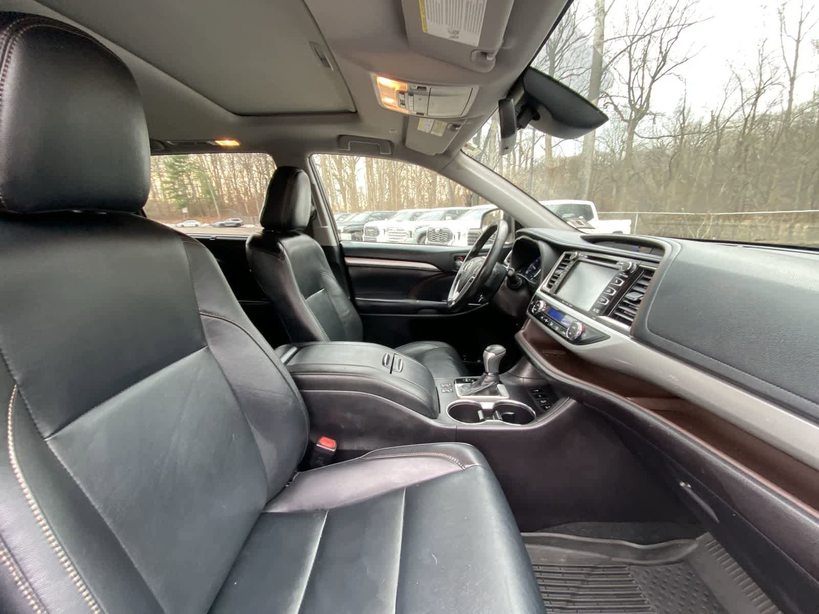 Thumbnail: 2019 Toyota Highlander - 28