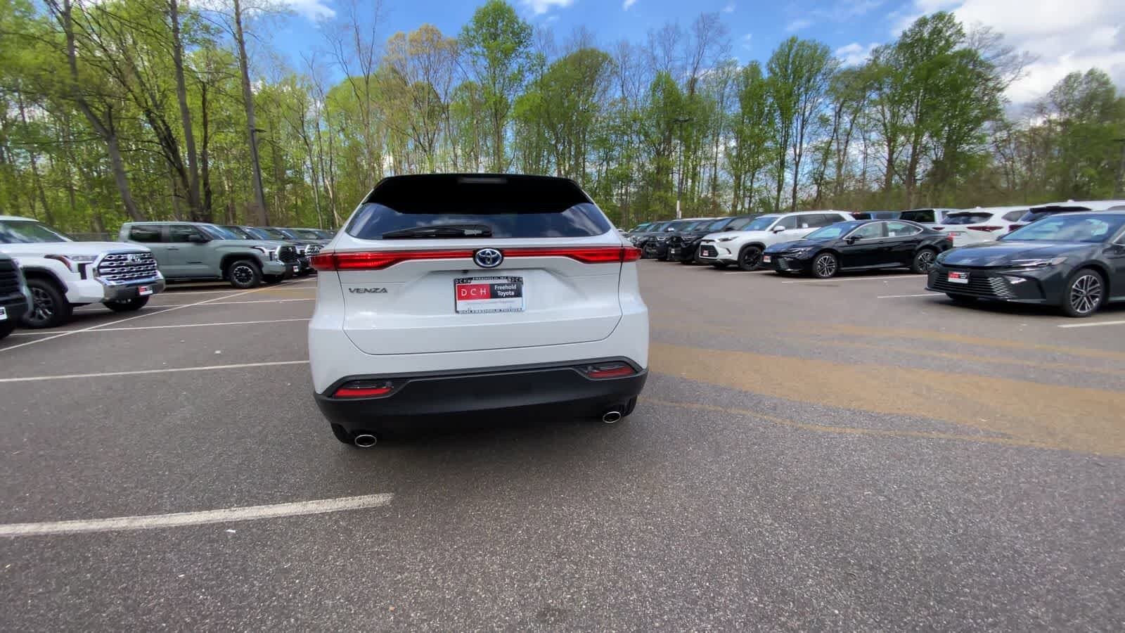 Thumbnail: 2023 Toyota Venza - 7