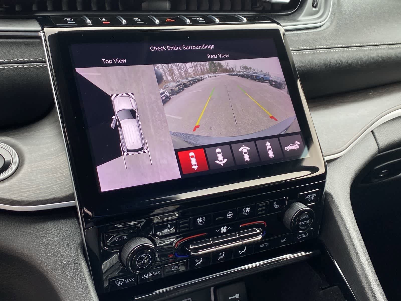 Thumbnail: 2022 Jeep Grand Cherokee - 32