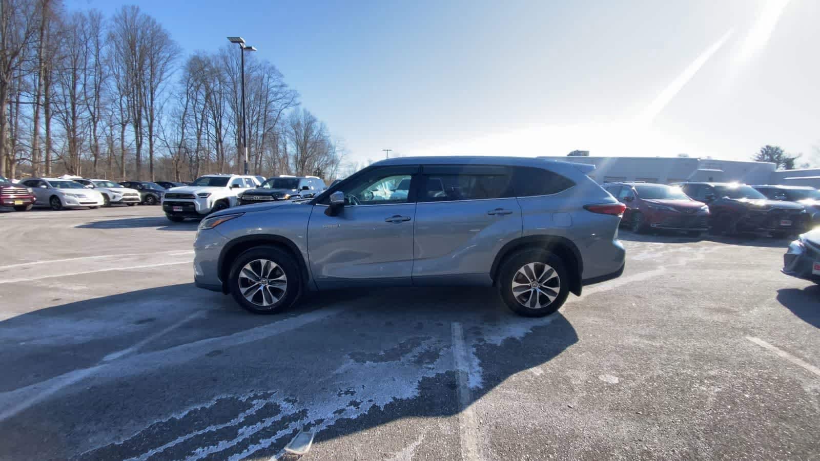 Thumbnail: 2021 Toyota Highlander - 10