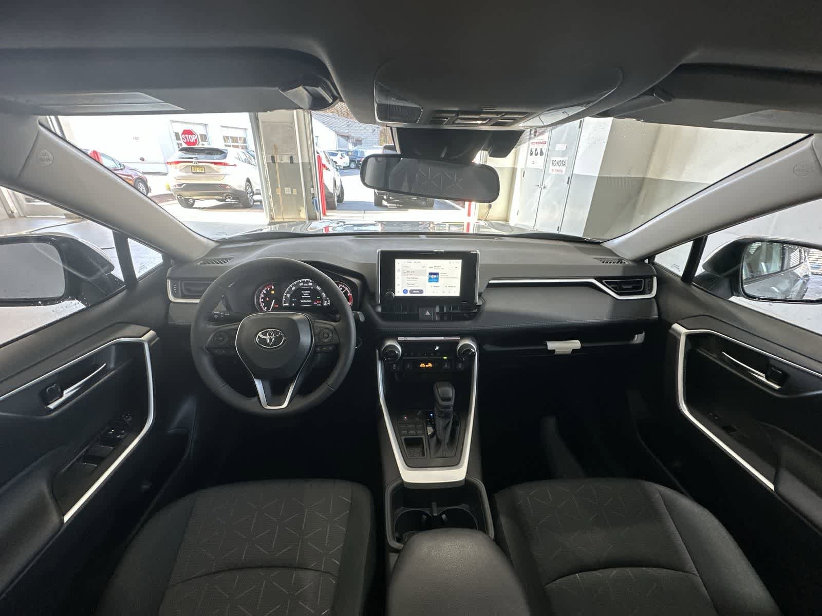 Thumbnail: 2025 Toyota RAV4 - 27