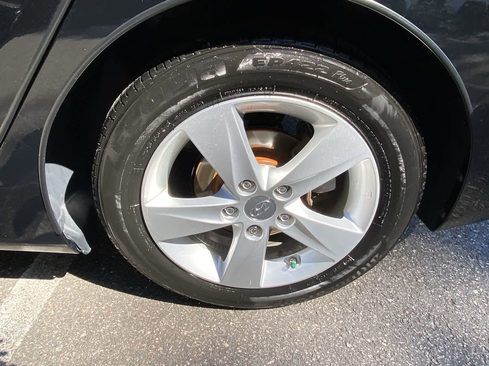 Thumbnail: 2013 Hyundai Elantra - 12