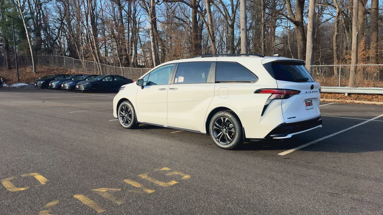 Thumbnail: 2026 Toyota Sienna - 6