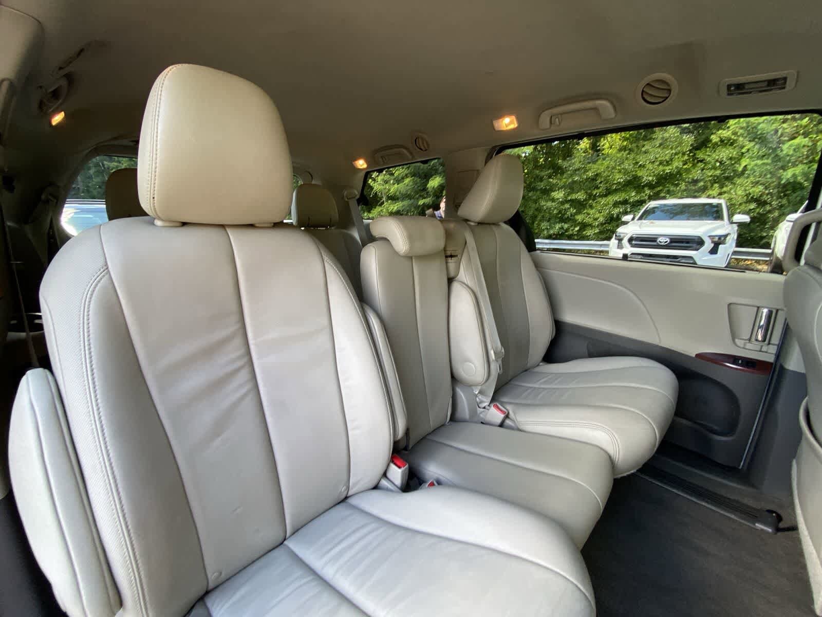 Thumbnail: 2014 Toyota Sienna - 24