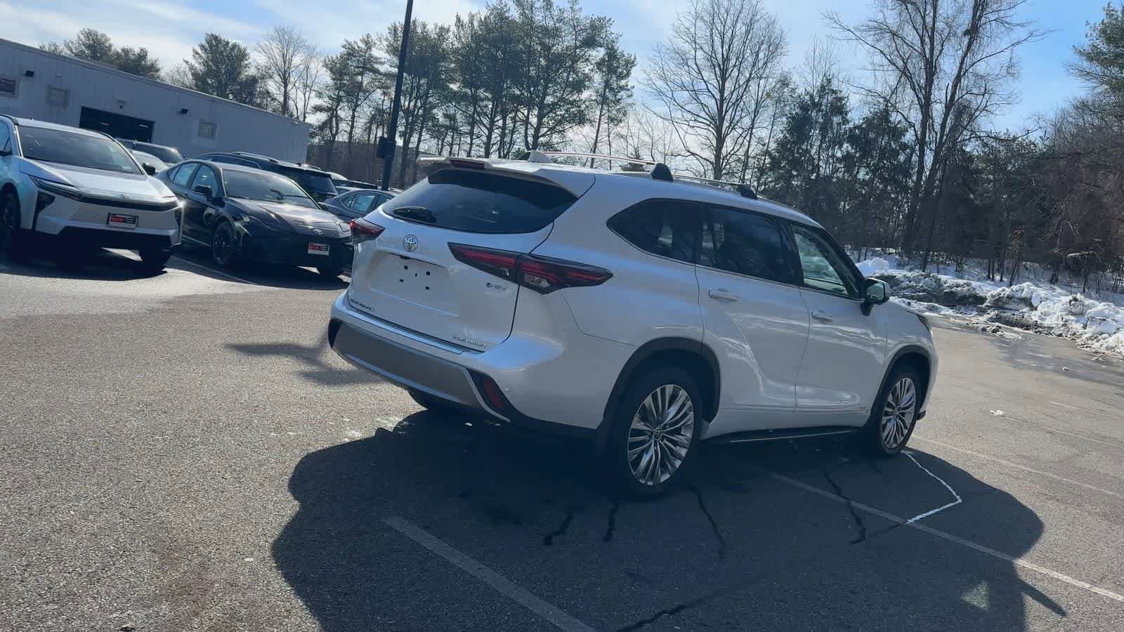 Thumbnail: 2025 Toyota Highlander - 8