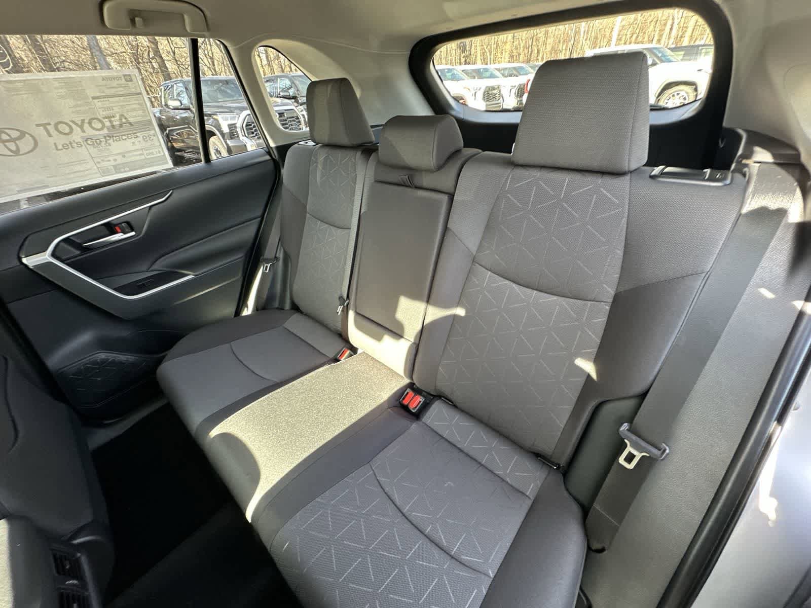 Thumbnail: 2025 Toyota RAV4 - 32