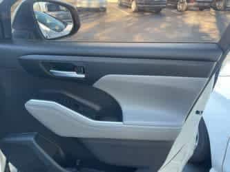 Thumbnail: 2021 Toyota Highlander - 18